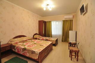 Гостиница Дуэт Сукко Улучшенный трехместный номер-1