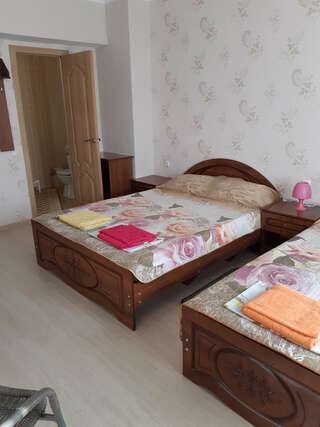 Гостиница Дуэт Сукко Улучшенный трехместный номер-2